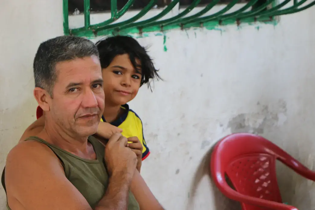 A father living with HIV/AIDS and his child living at Fundación Hoasis. Image by Patrick Ammerman. Colombia, 2019.
