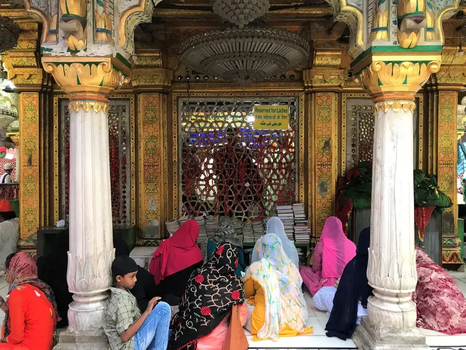 At the dargah of Nizamuddin Auliya in Delhi, a section of the patio around the innermost shrine is reserved for women, where they can offer prayers by viewing the saint’s tomb through the carved stone jaali. Image by Nikhil Mandalaparthy. India, 2019.