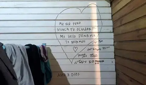 Cuban migrants express their feelings on a dormitory wall at a camp in Gualaca. Image by Mario J. Pentón. Panama, 2017.