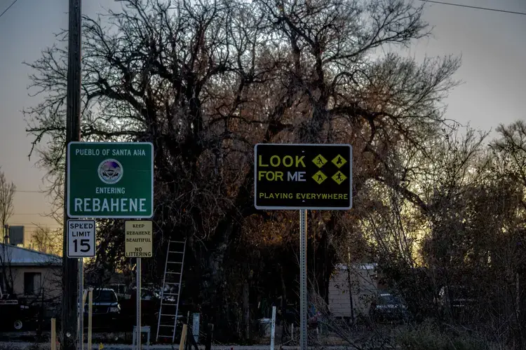 Throughout the Santa Ana Pueblo, signs placed along the road warn drivers to look out for community members playing sports or being active. Image by Viridiana Vidales Coyt. United States, 2017.