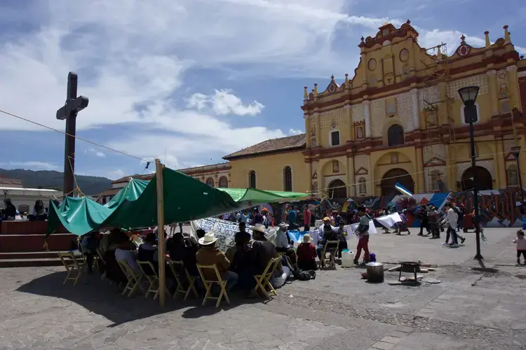 Forced from their village by armed invaders, the people of Nicolas Ruiz have set up camp in the center of San Cristobal de las Casas. They live in a makeshift tarp ill-fitted to protect them from the elements. Image by Jared Olson. Mexico, 2018.