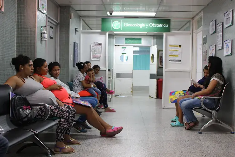 Pregnant mothers wait in the maternity wing at the Erasmo Meoz hospital. Image by Mariana Rivas. Colombia, 2019.</p>
<p>
