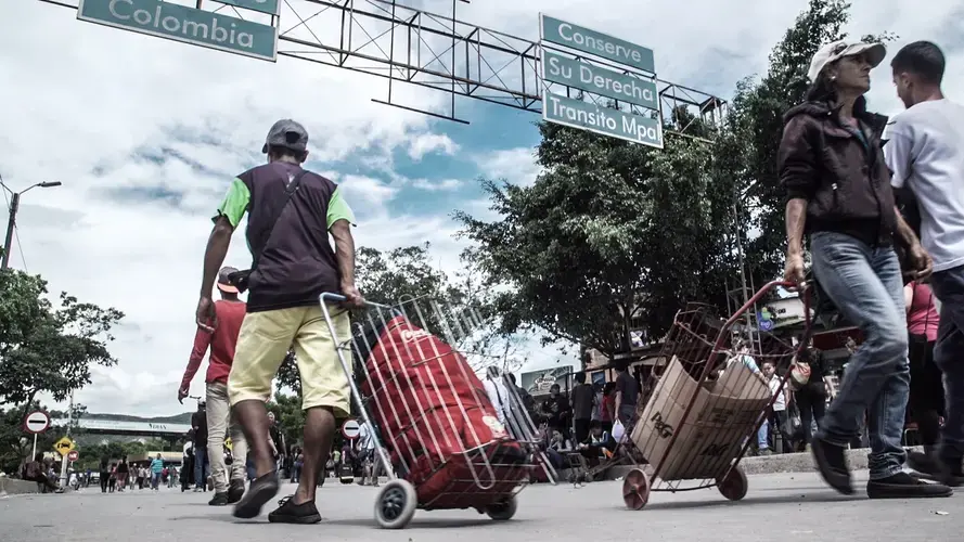 Image from PBS NewsHour video 'As Venezuela's economy plummets, mass exodus ensues' by Bruno Federico. Venezuela, 2017.
