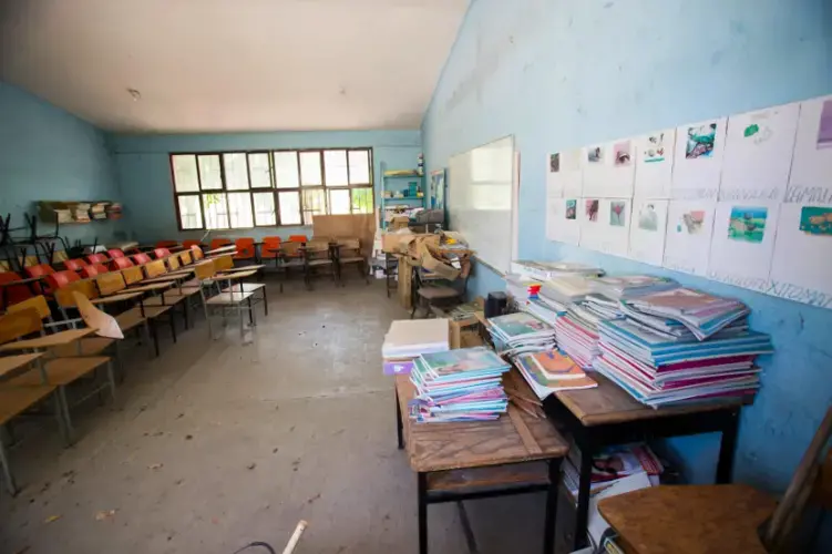 A classroom in Quetzalcoatlán de las Palmas remains empty. The teacher seldom visits after violence ravaged the community in 2016. Image by Omar Ornelas. Mexico, 2019.<br />
