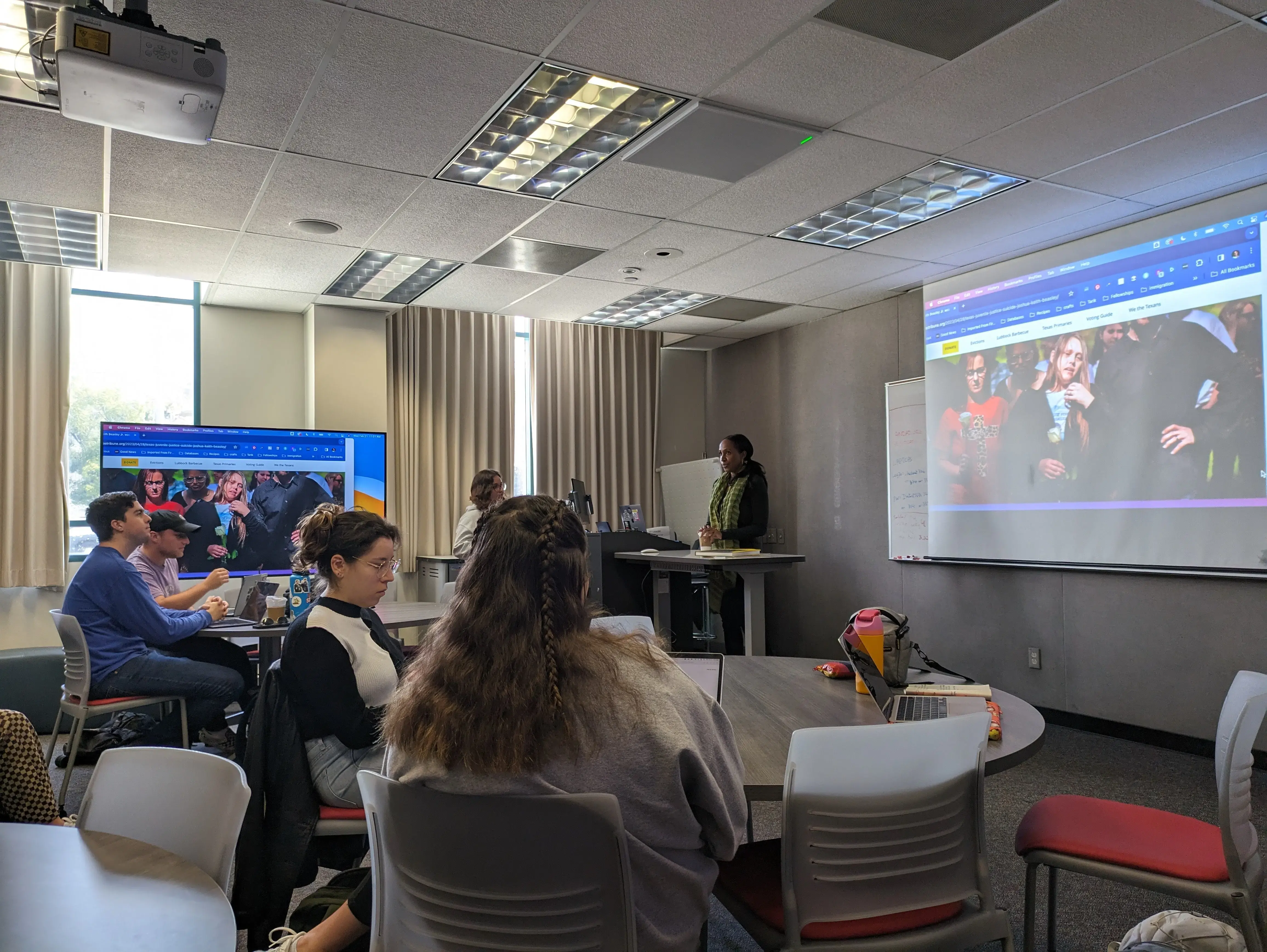 Lisa Armstrong talks to a class of students at San Diego State University